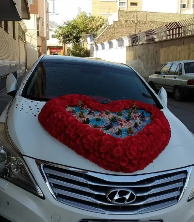 گل‌آرایی ماشین عروس با طراحی خاص